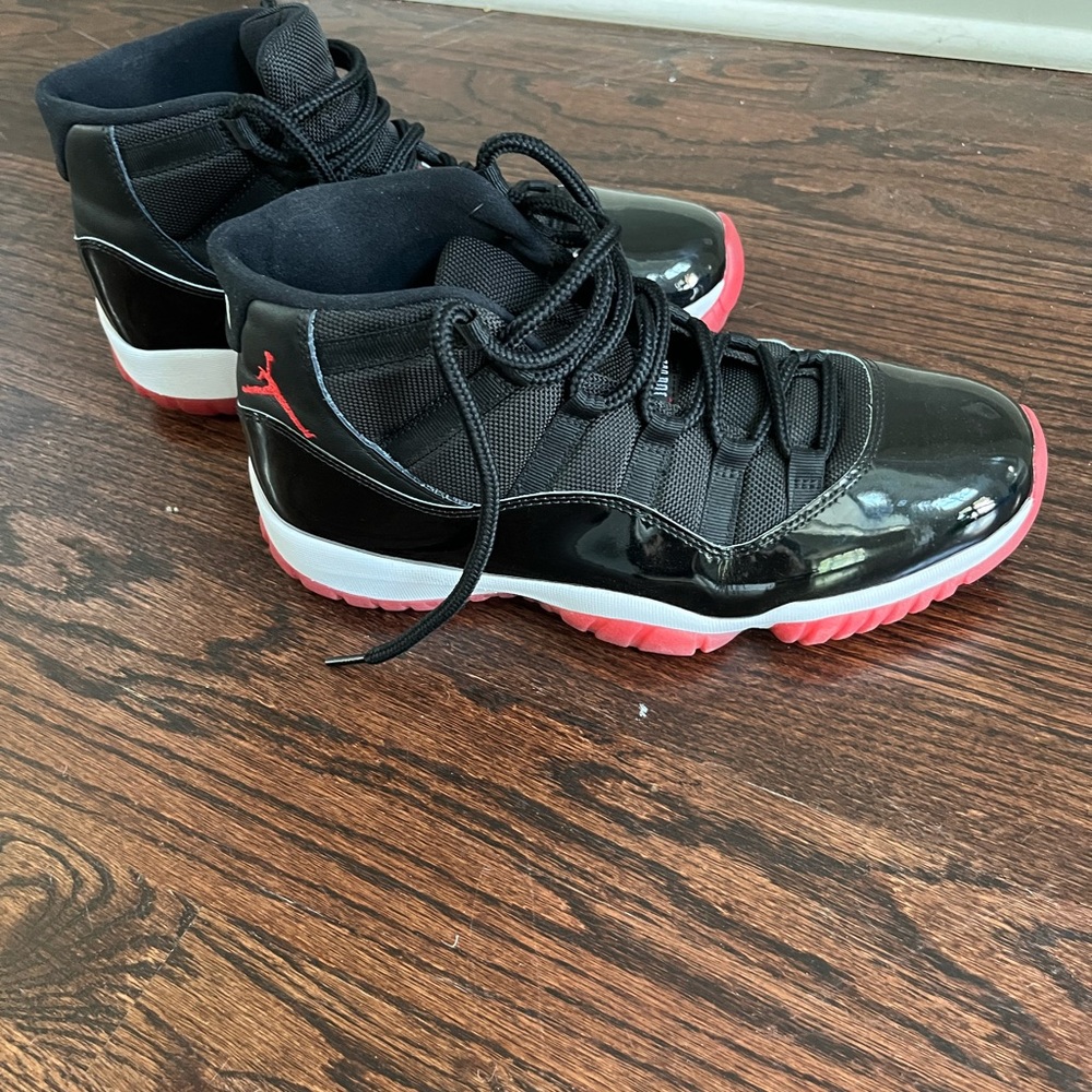 Jordan 11 Bred black and red